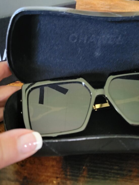 Black CC sunglasses main image 3